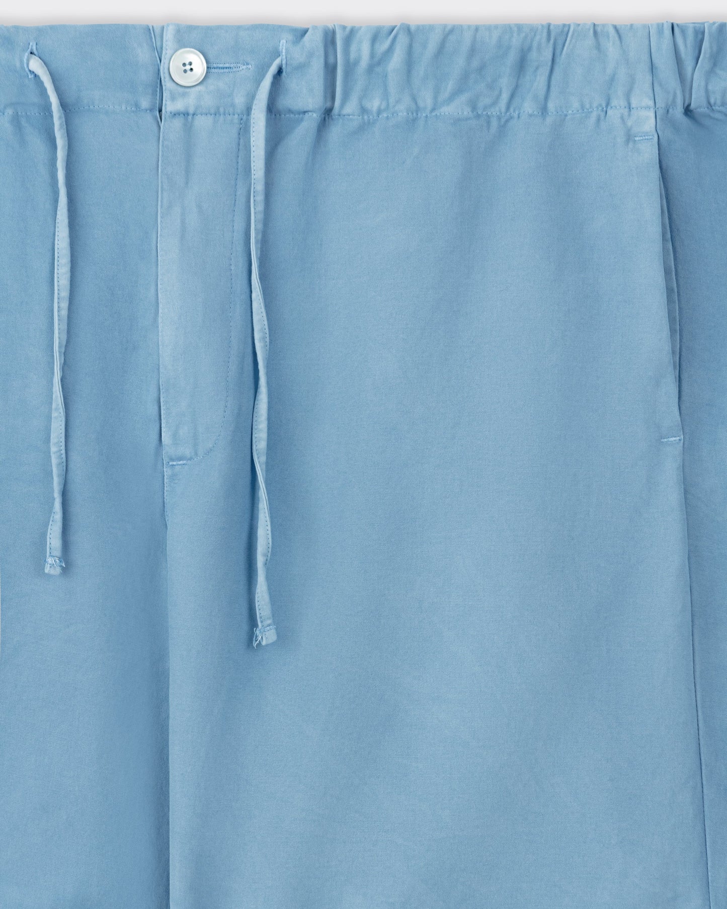 Arpenteur Repos S cotton shorts in pastel back view at Beige Habilleur Paris