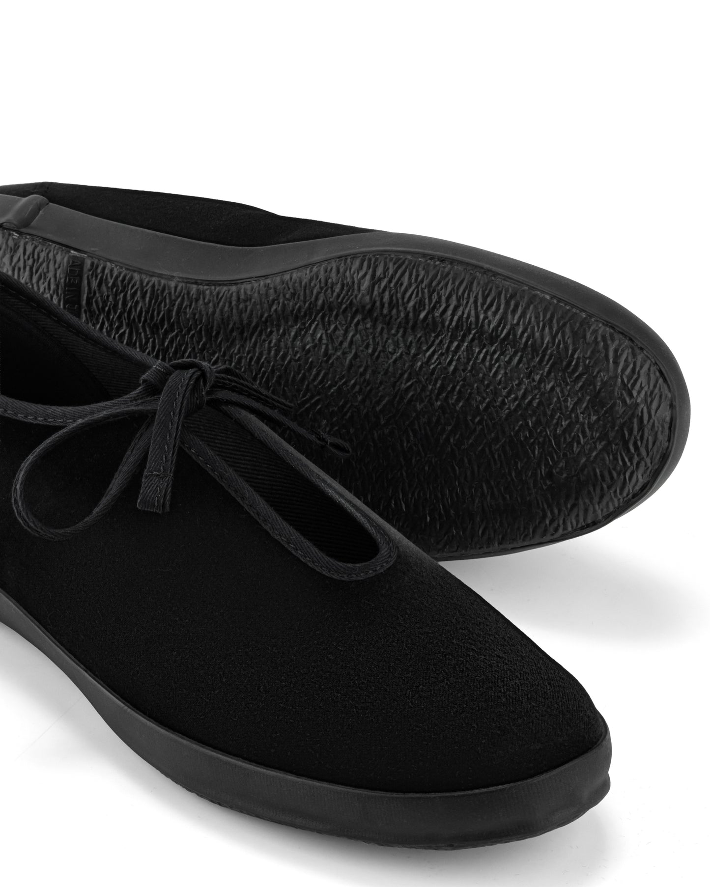 Women Lite Prim in Velvet : Black