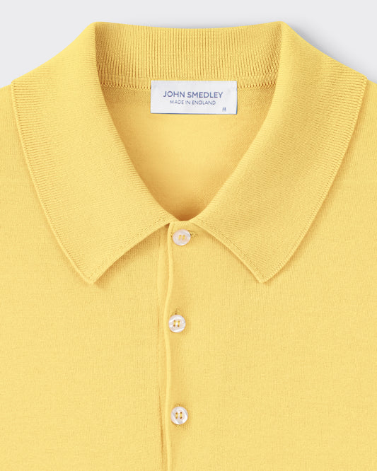 John Smedley Isis Sea Island cotton polo shirt in Pollen, collar detail