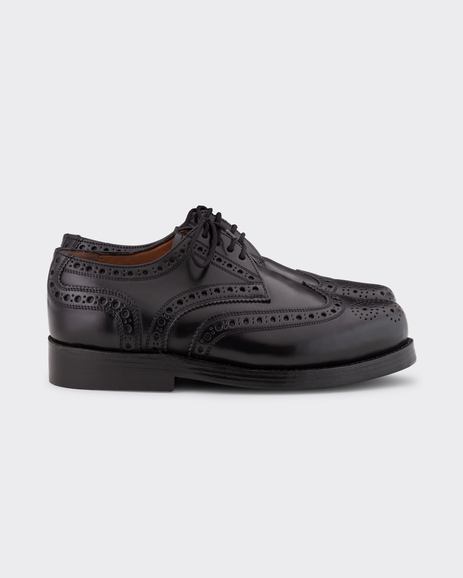 Heinrich Dinkelacker : Cordovan Full Brogue “Rio” Derby Shoes : Black – Beige Habilleur Heinrich Dinkelacker : Cordovan Full Brogue “Rio” Derby Shoes : Black – Beige Habilleur