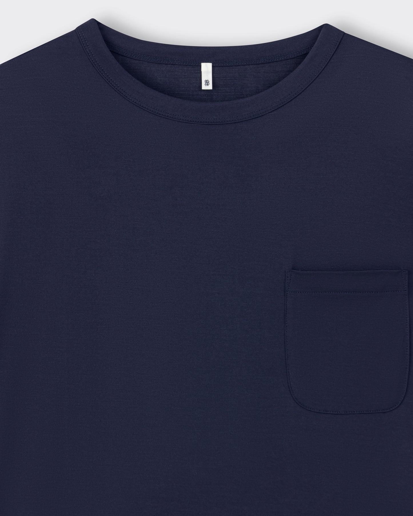 Batoner silk t-shirt navy, chest pocket detail
