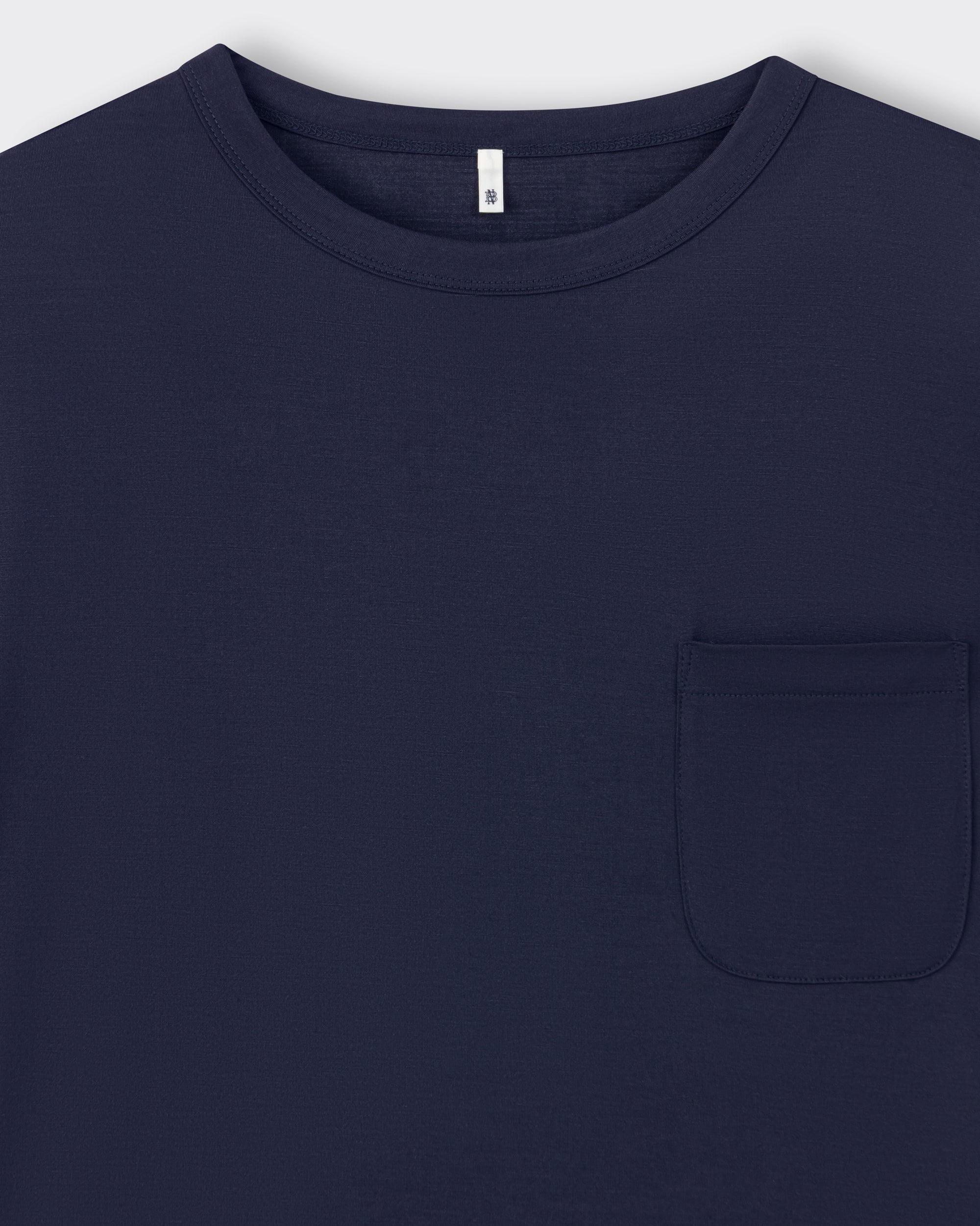 Batoner silk t-shirt navy, chest pocket detail