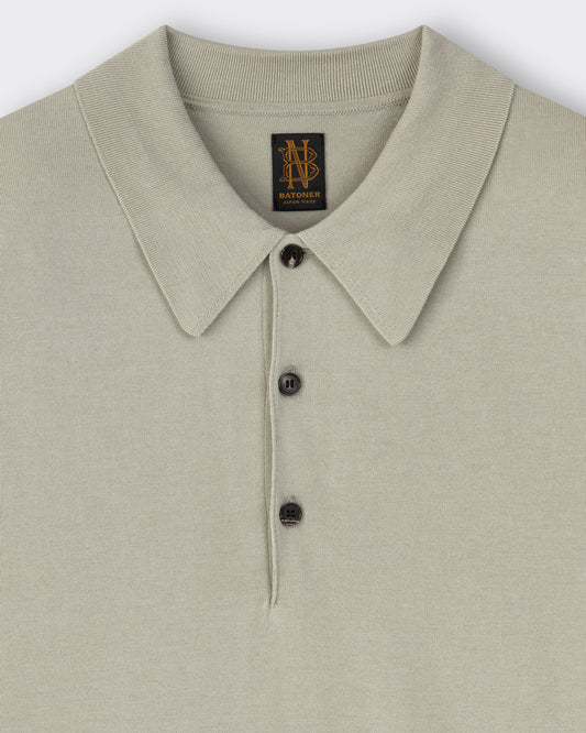 Batoner Sea Island cotton polo shirt almond green — collar detail