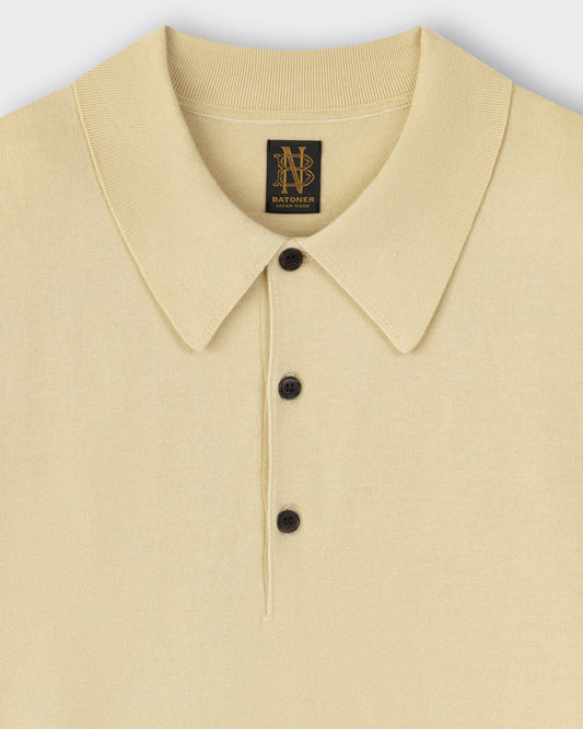 Batoner Sea Island cotton polo shirt straw yellow — collar detail