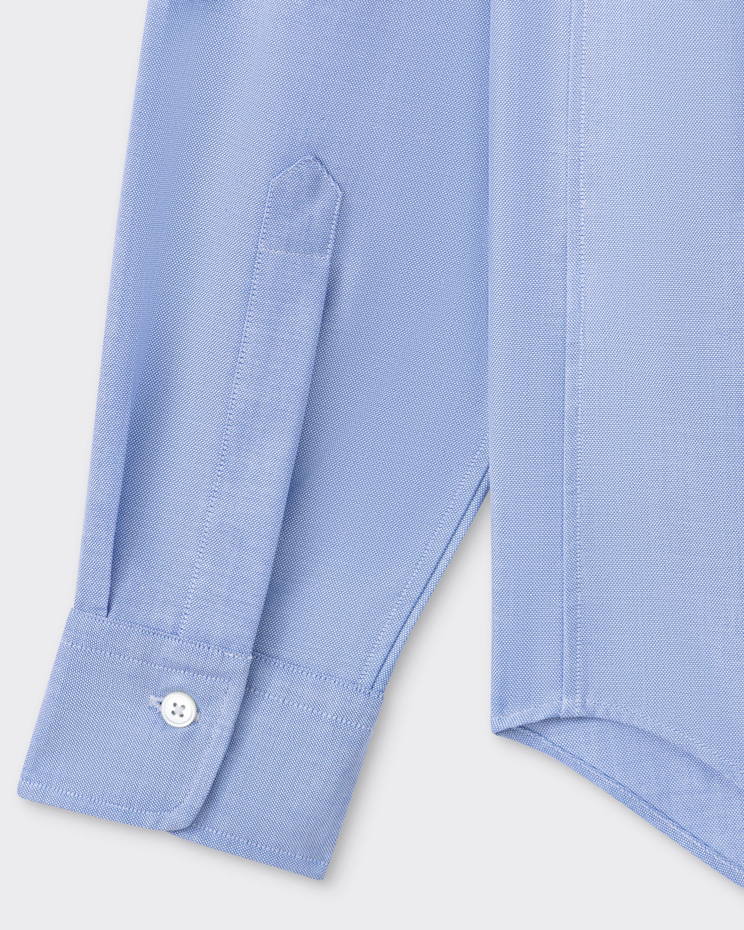 Cuff detail with mother-of-pearl button, sky blue OCBD shirt, BEIGE HABILLEUR PARIS