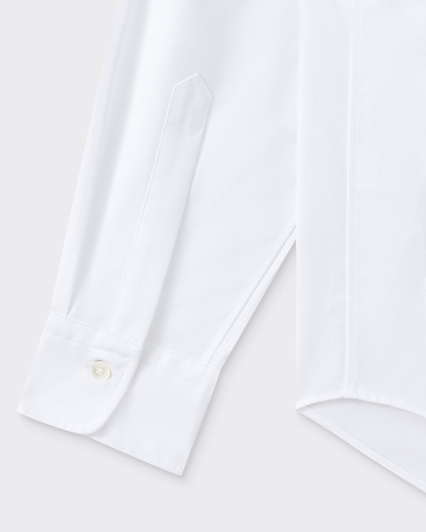 Cuff detail with mother-of-pearl button, white OCBD shirt, BEIGE HABILLEUR PARIS