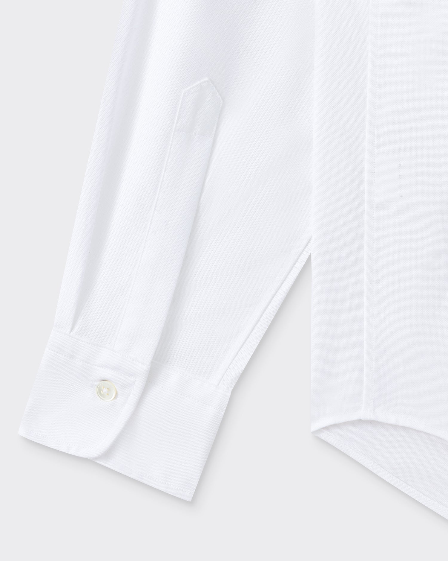 Cuff detail with mother-of-pearl button, white OCBD shirt, BEIGE HABILLEUR PARIS