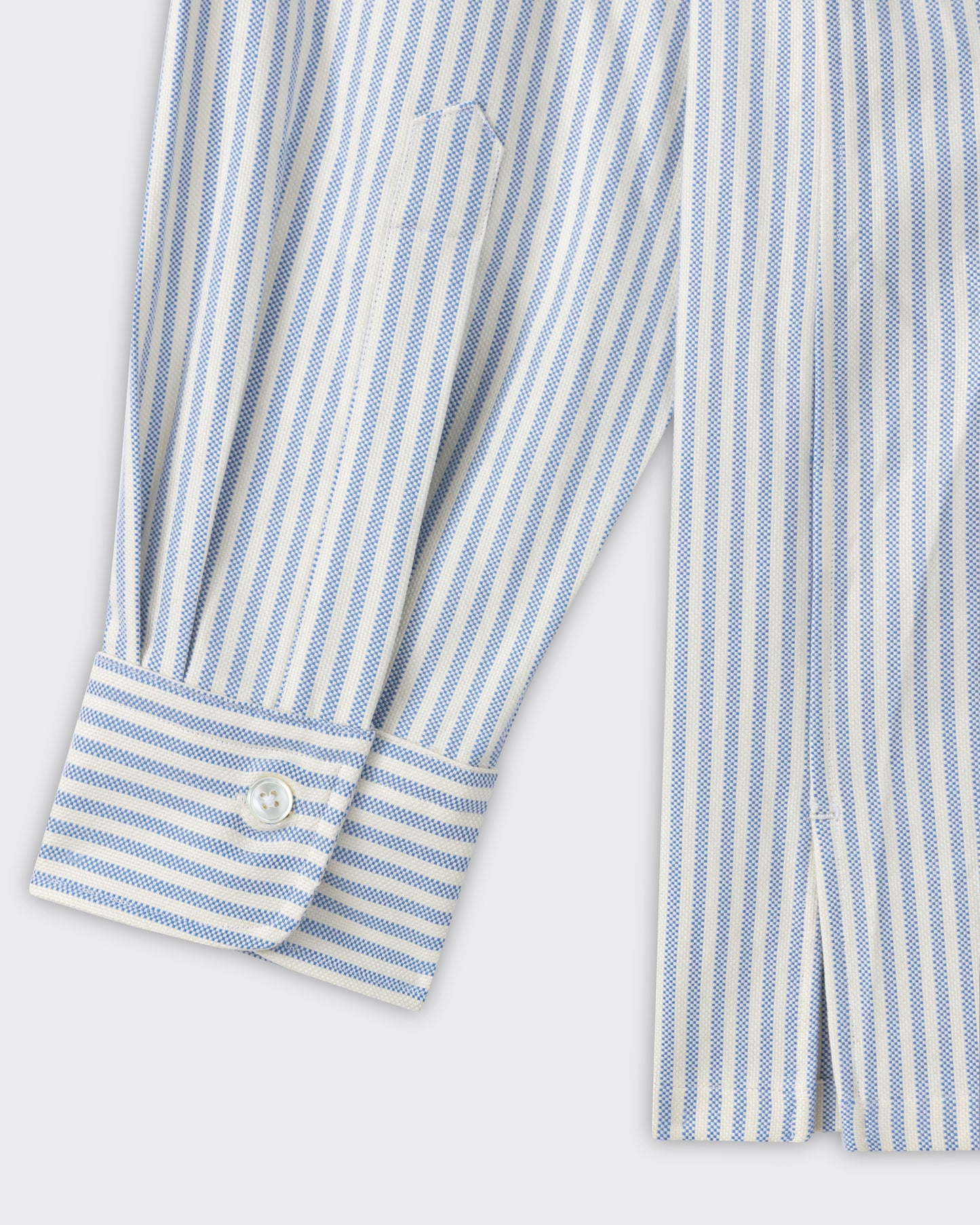 Cuff detail with mother-of-pearl button, cream and blue oxford shirt, BEIGE HABILLEUR PARIS
