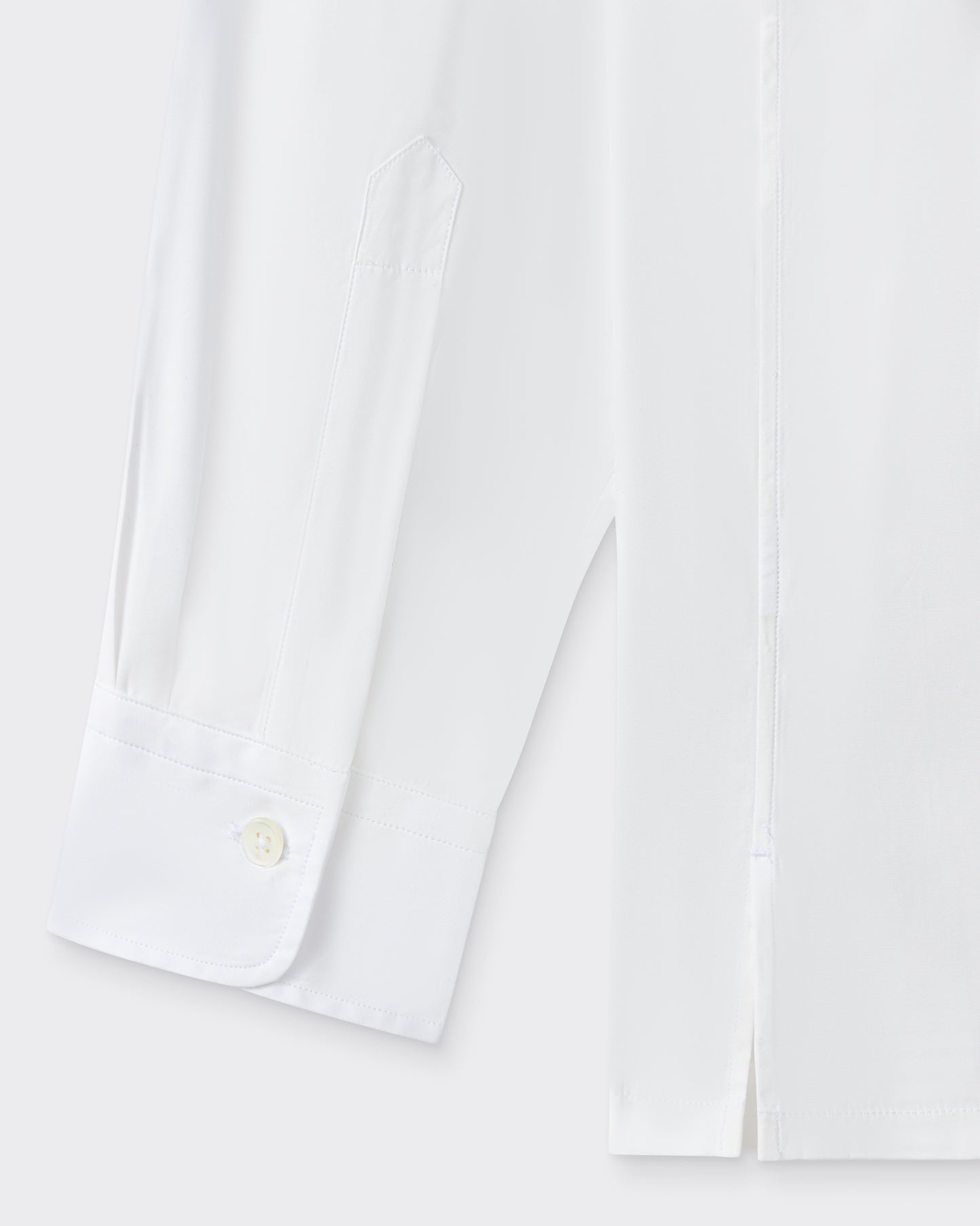 Cuff detail with mother-of-pearl button, white poplin shirt, BEIGE HABILLEUR PARIS