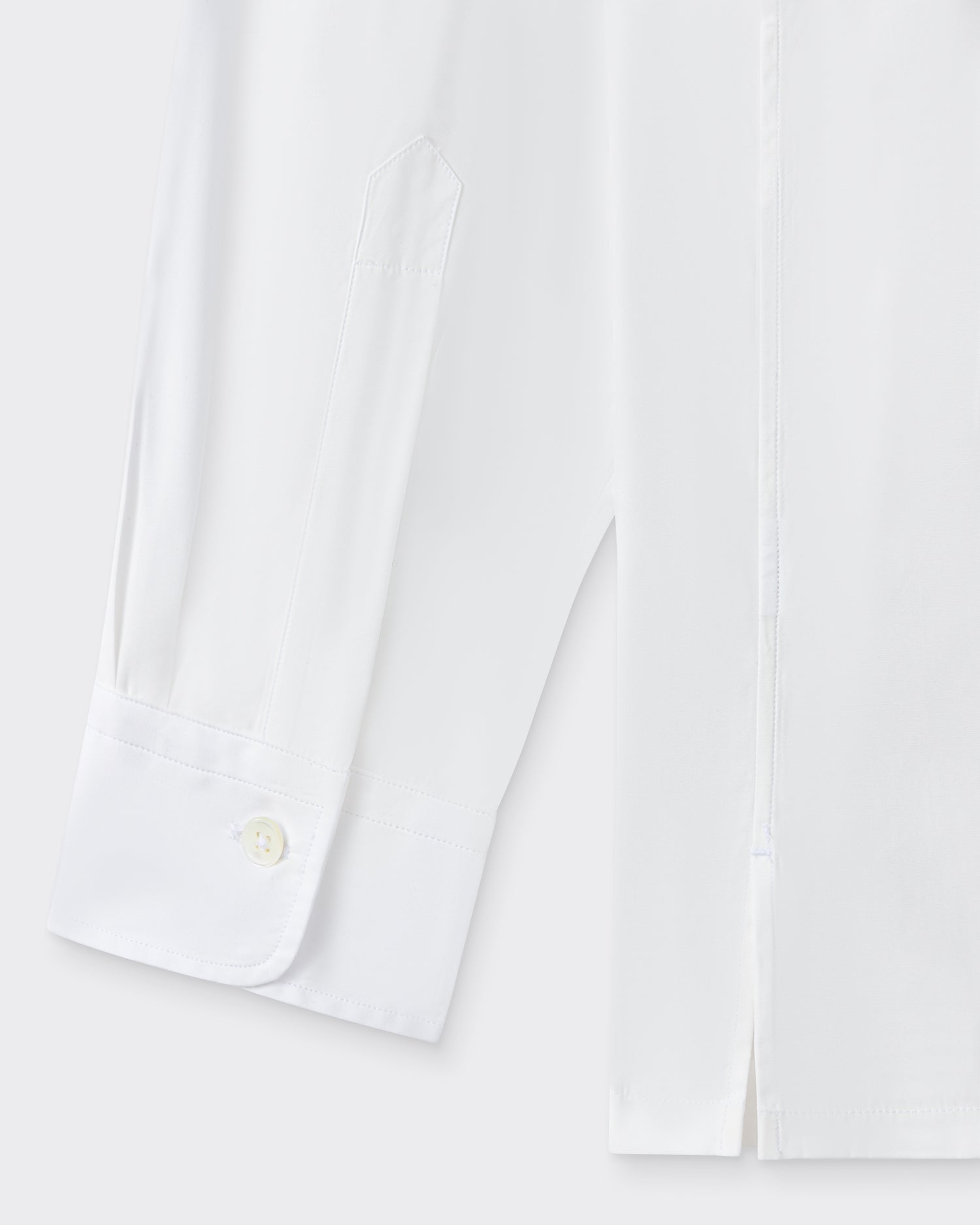 Cuff detail with mother-of-pearl button, white poplin shirt, BEIGE HABILLEUR PARIS
