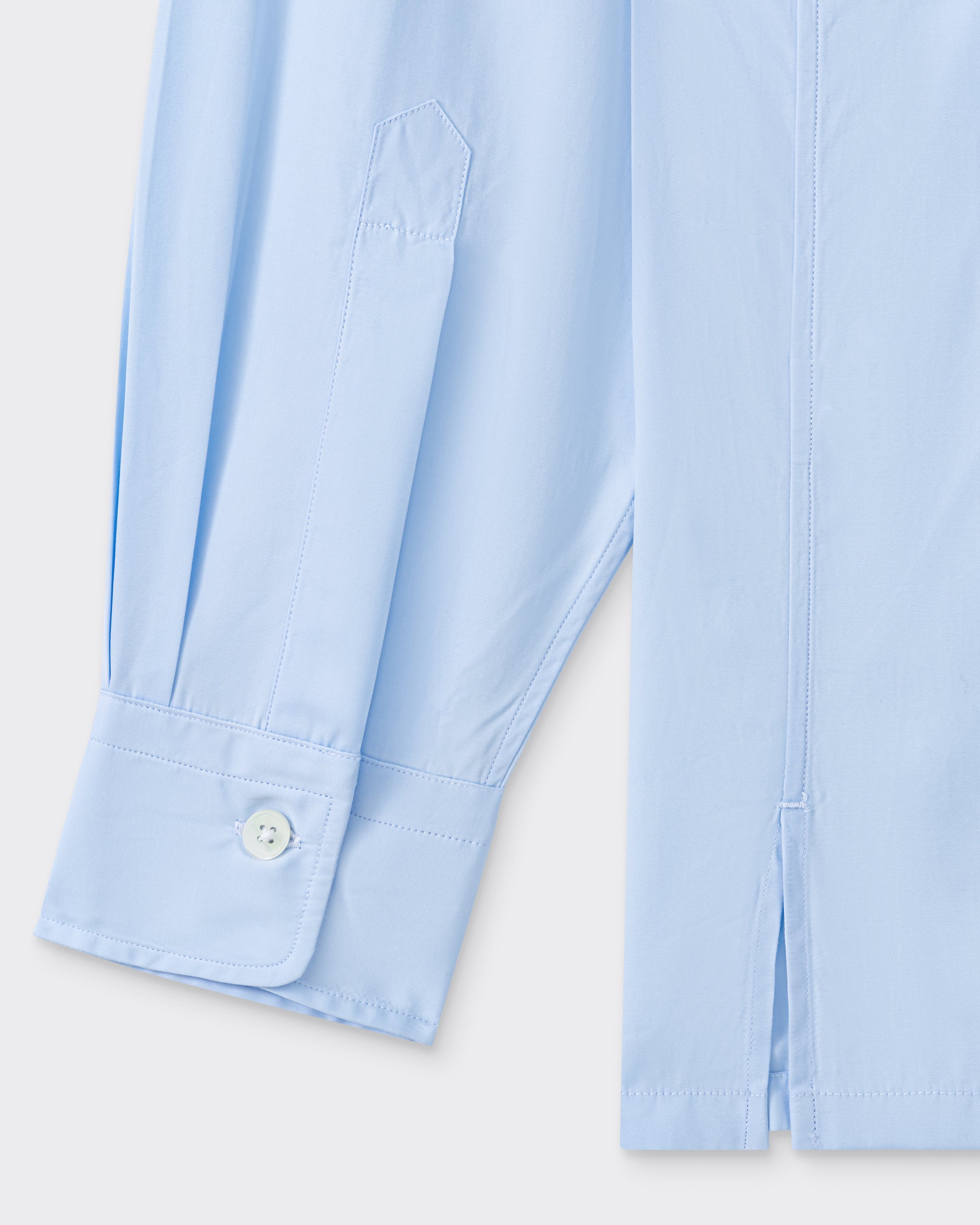 Cuff detail with mother-of-pearl button, sky blue poplin shirt, BEIGE HABILLEUR PARIS
