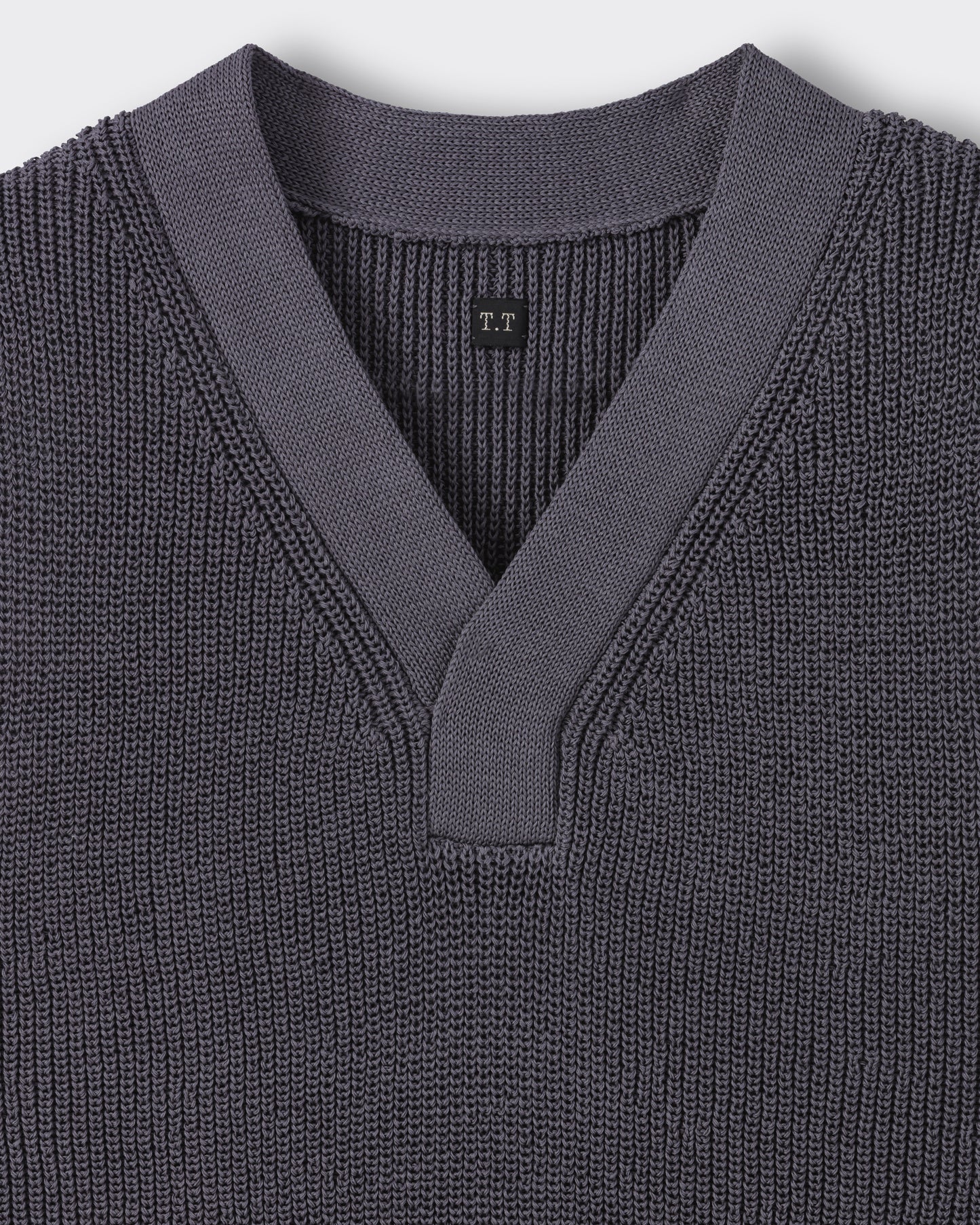 Close-up of low-gauge linen-finish cotton knit, T.T Lot.532 slate grey vest