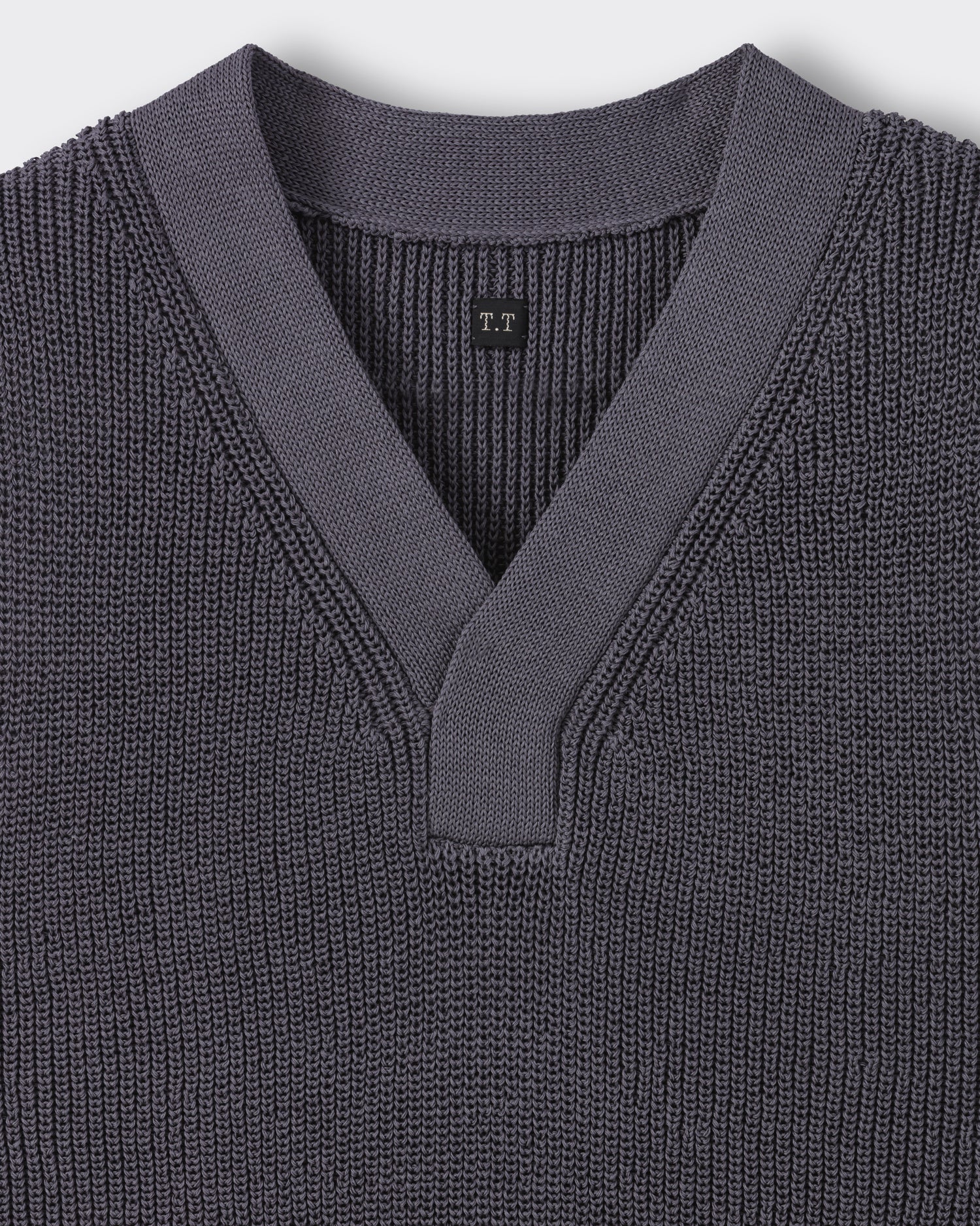 Close-up of low-gauge linen-finish cotton knit, T.T Lot.532 slate grey vest