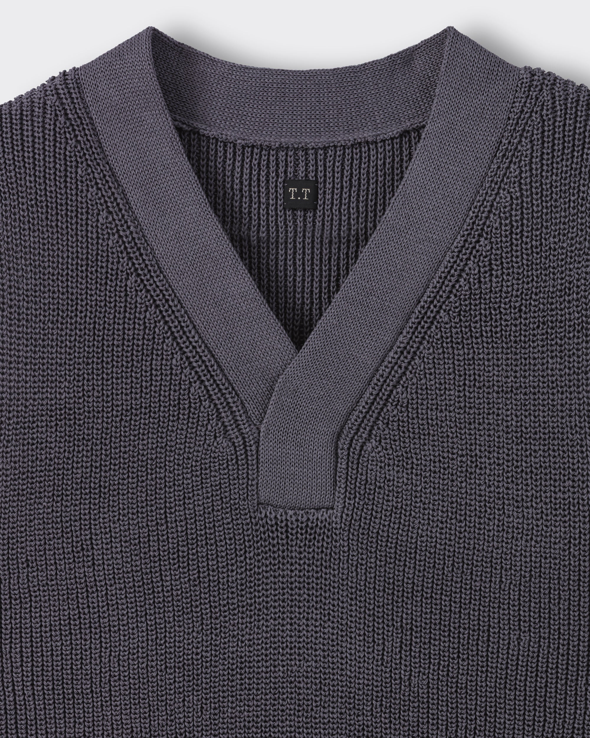 Close-up of low-gauge linen-finish cotton knit, T.T Lot.532 slate grey vest