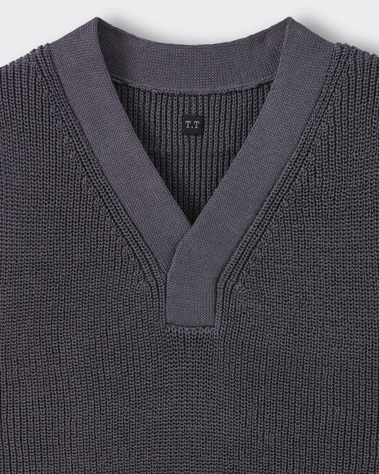 Close-up of low-gauge linen-finish cotton knit, T.T Lot.532 slate grey vest