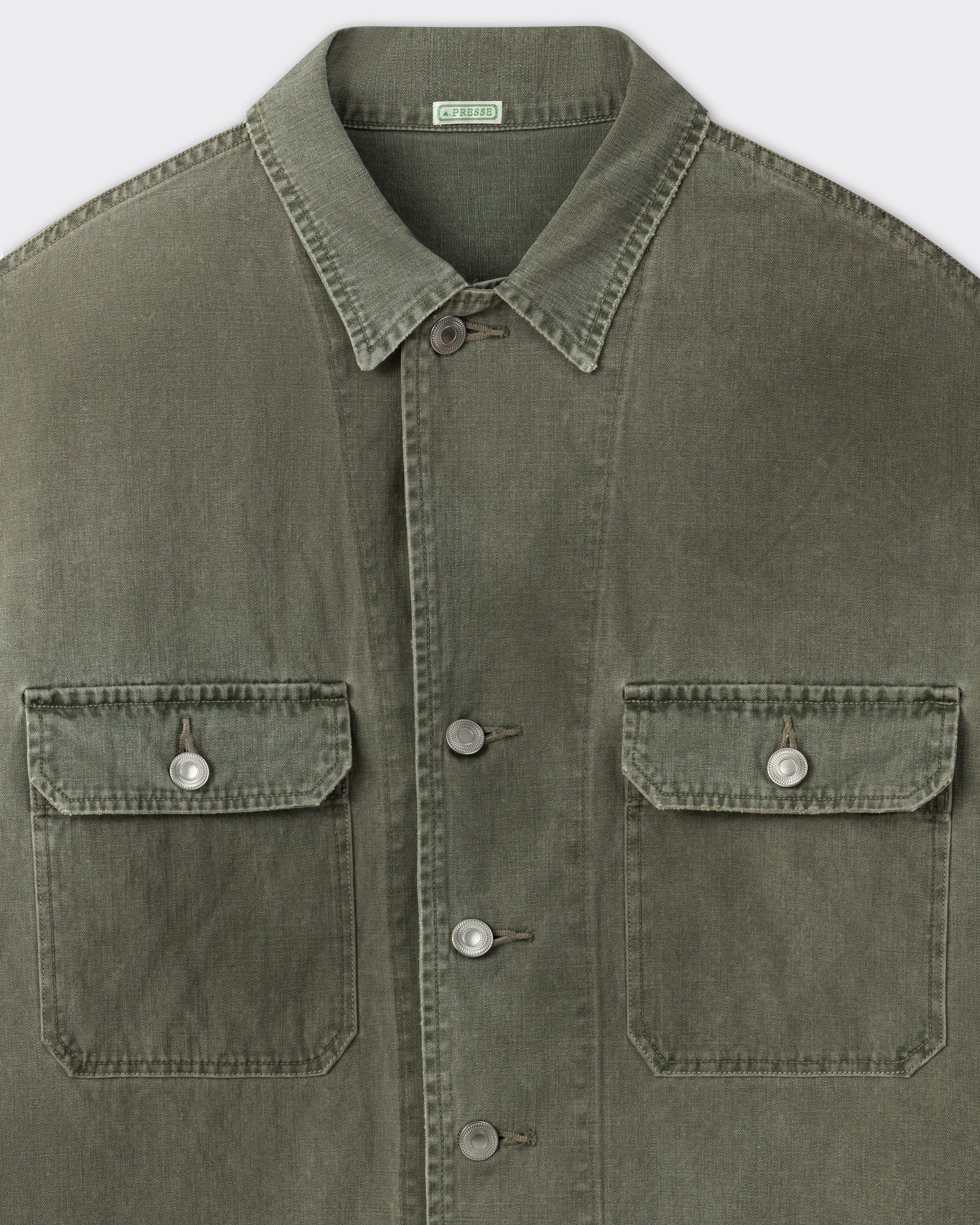 A.PRESSE M-42 jacket in sage cotton herringbone twill, close-up on the fabric and buttons