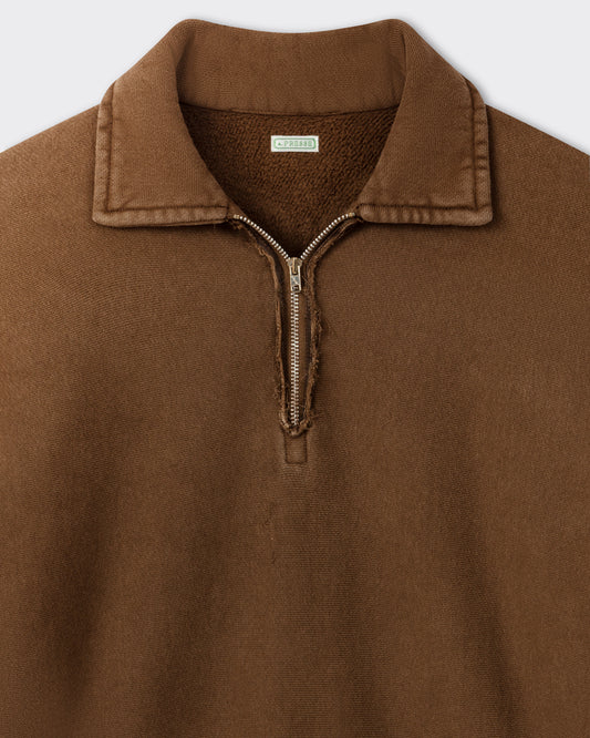 A.PRESSE half zip sweatshirt in brown cotton fleece, close-up on the fleece and collar zip