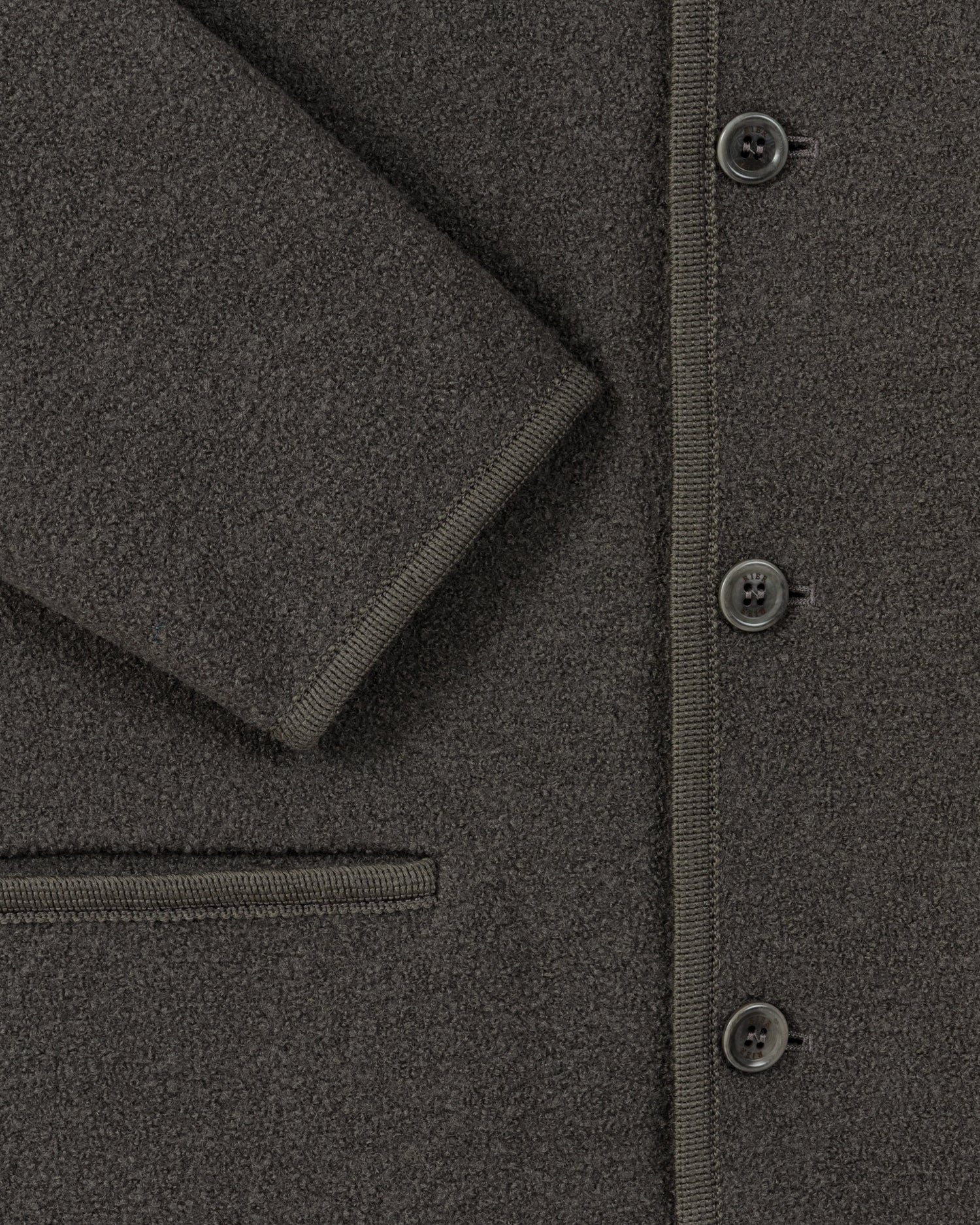RIER Walker wool jacket in Zinc grey, close-up of the welt pocket and felted wool texture