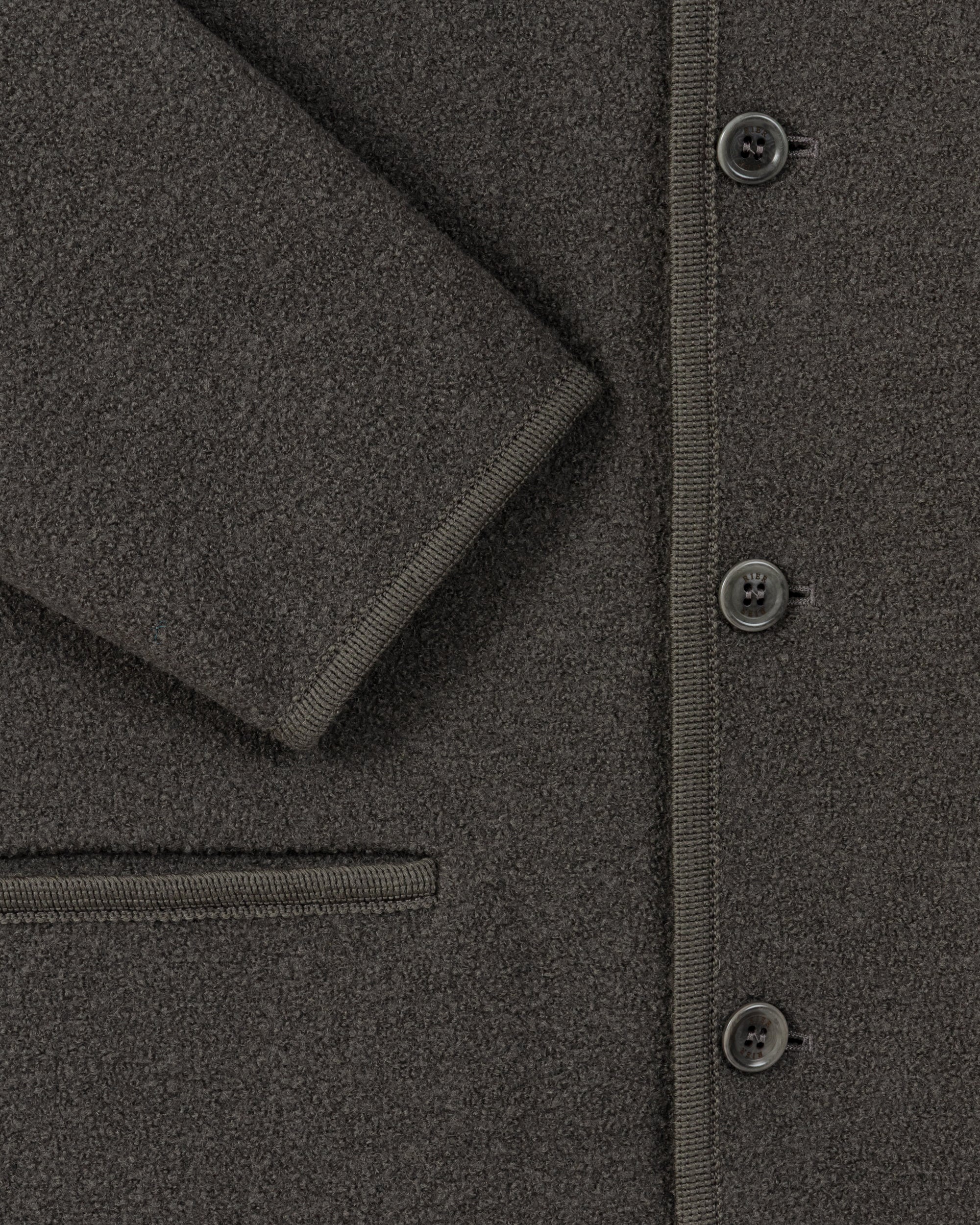 RIER Walker wool jacket in Zinc grey, close-up of the welt pocket and felted wool texture