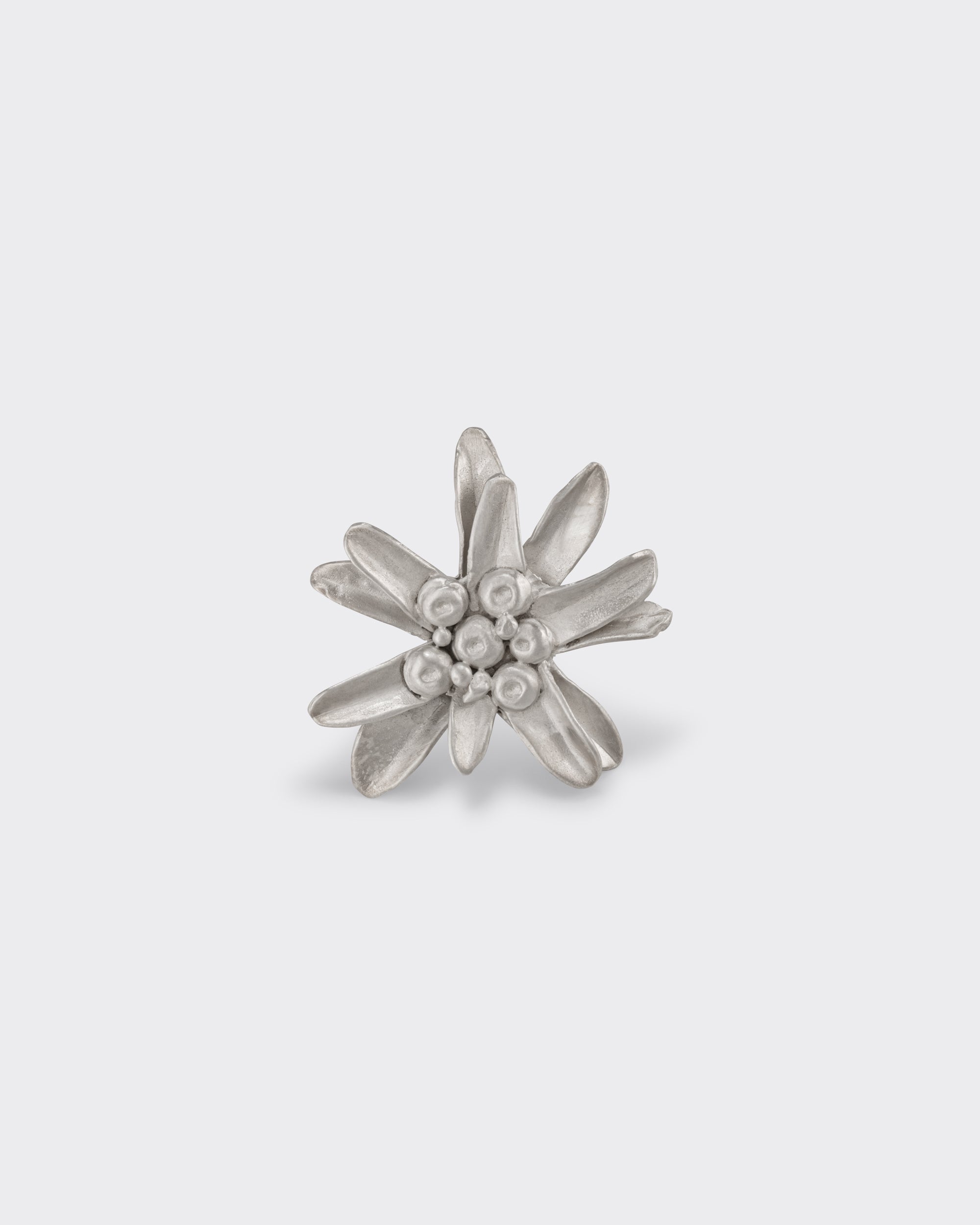 Rier edelweiss pin in 925 sterling silver by Zoé Mohm