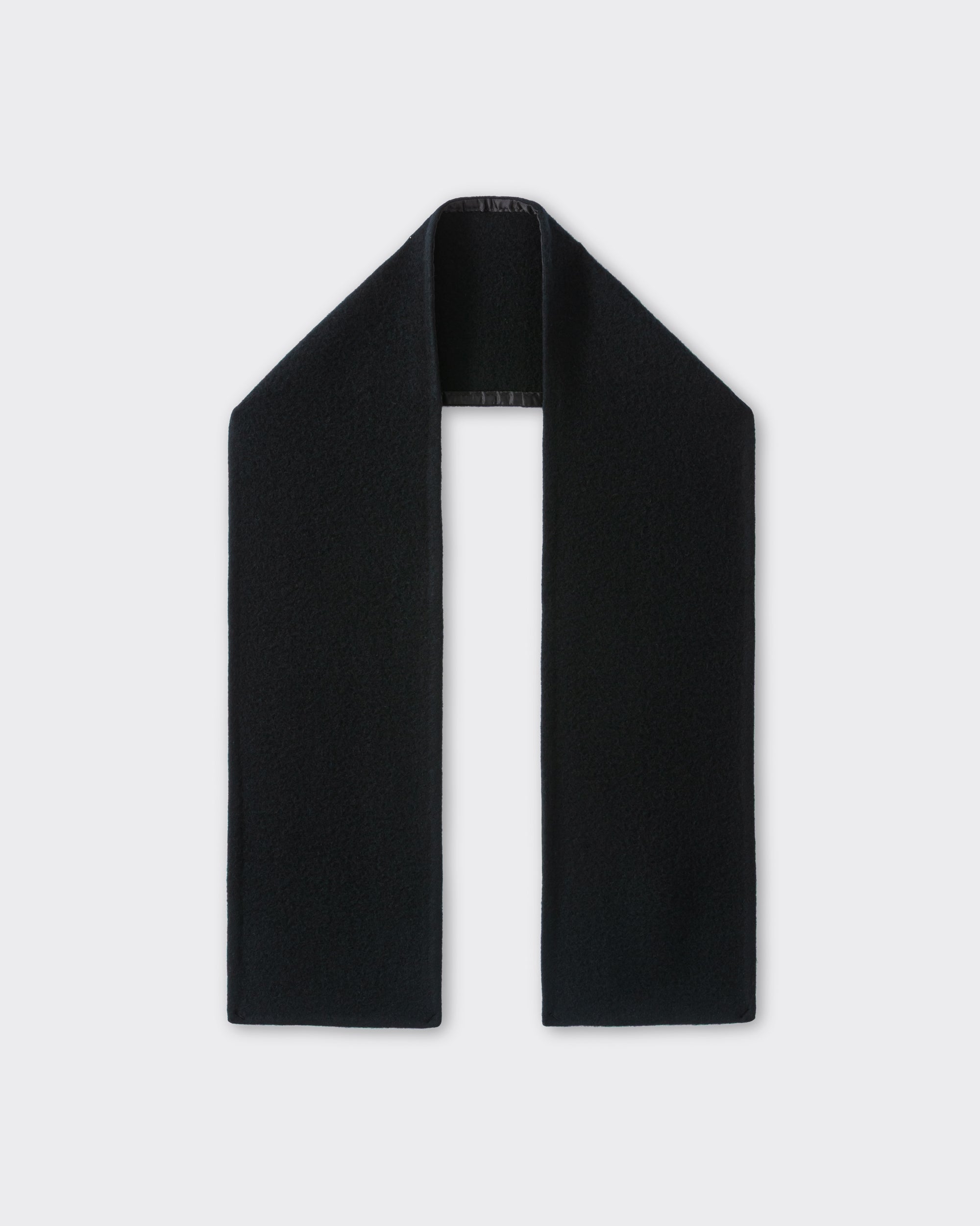 RIER wool fleece scarf in black, laid flat