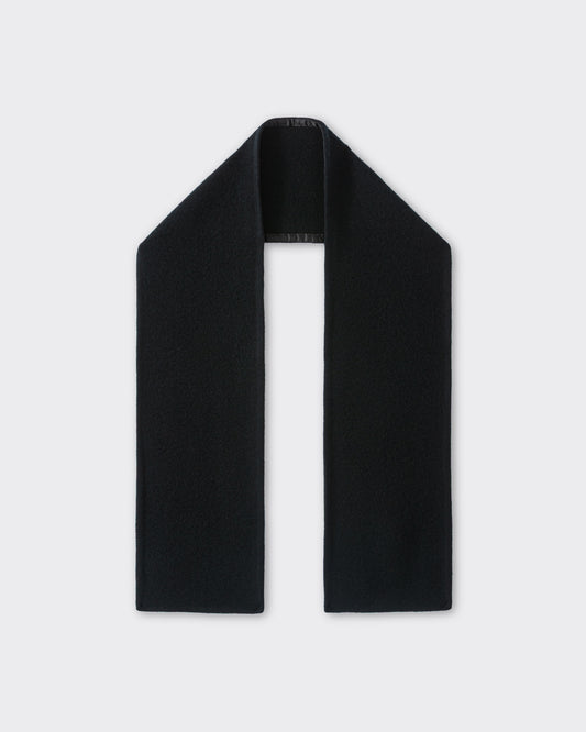 RIER wool fleece scarf in black, laid flat
