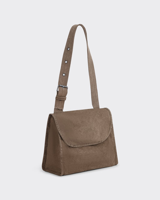 T.T Lot.034 Letter Carrier Bag in brown sulphur-dyed cotton canvas, side view