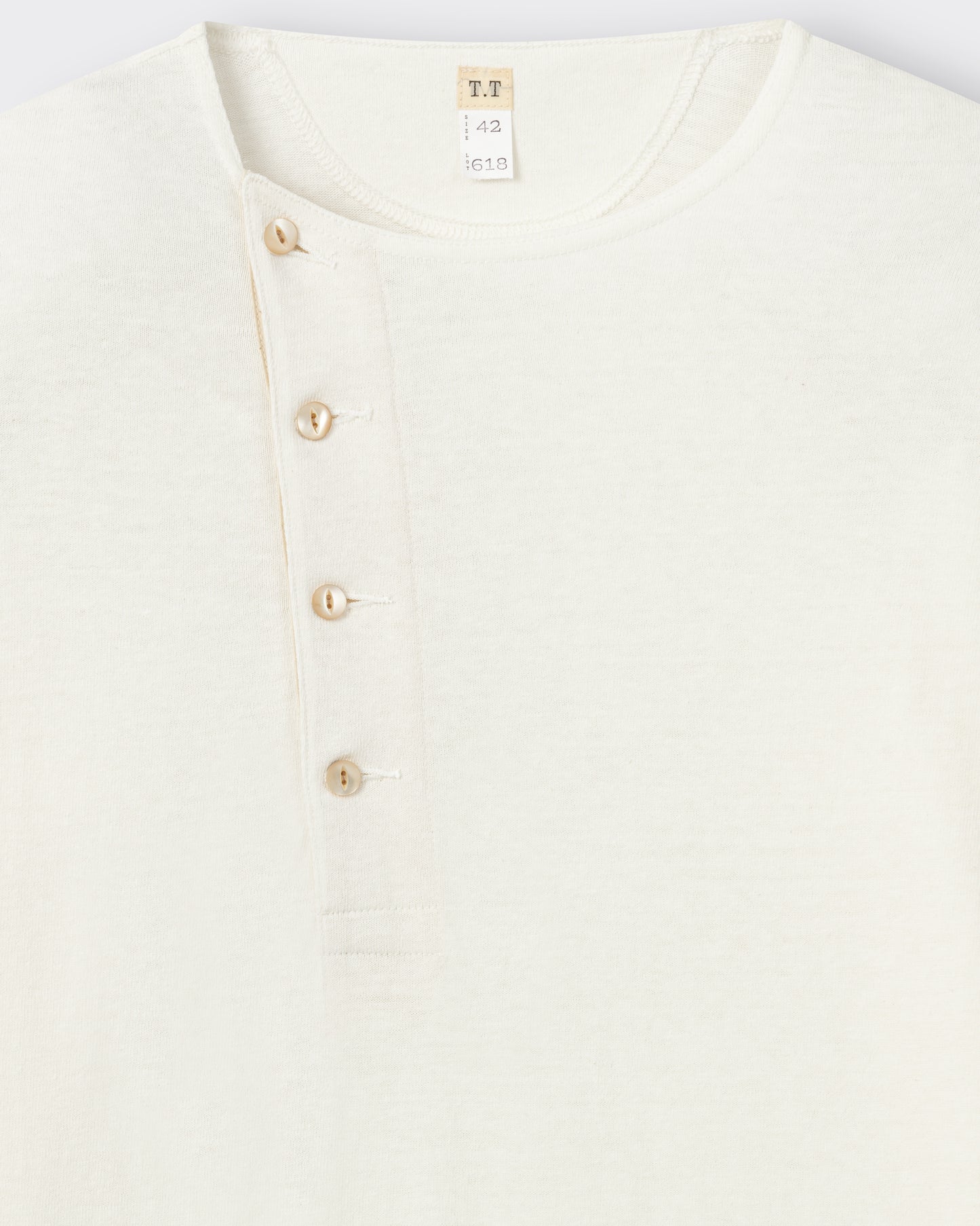 T.T Lot.618 Side Henley Neck in ivory cotton, collar detail