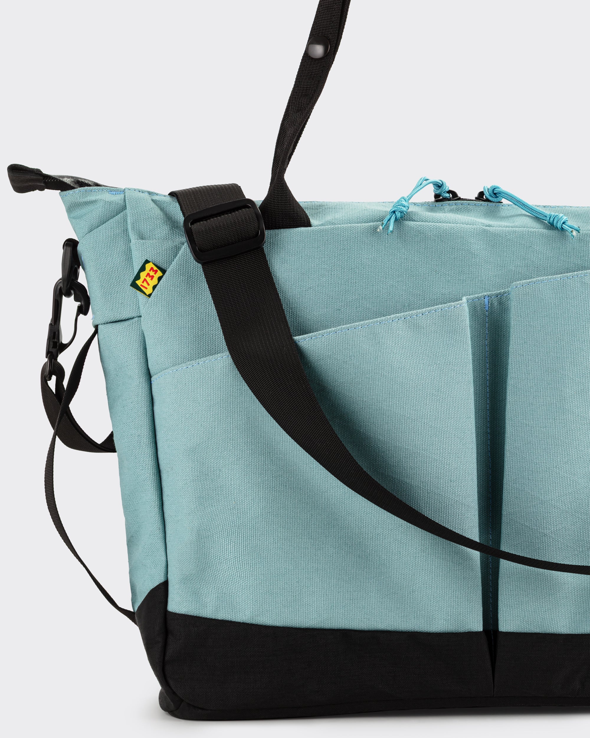 1733 Daily Tote 17.5L in glacier blue X-Pac X11 canvas, side view, BEIGE HABILLEUR PARIS