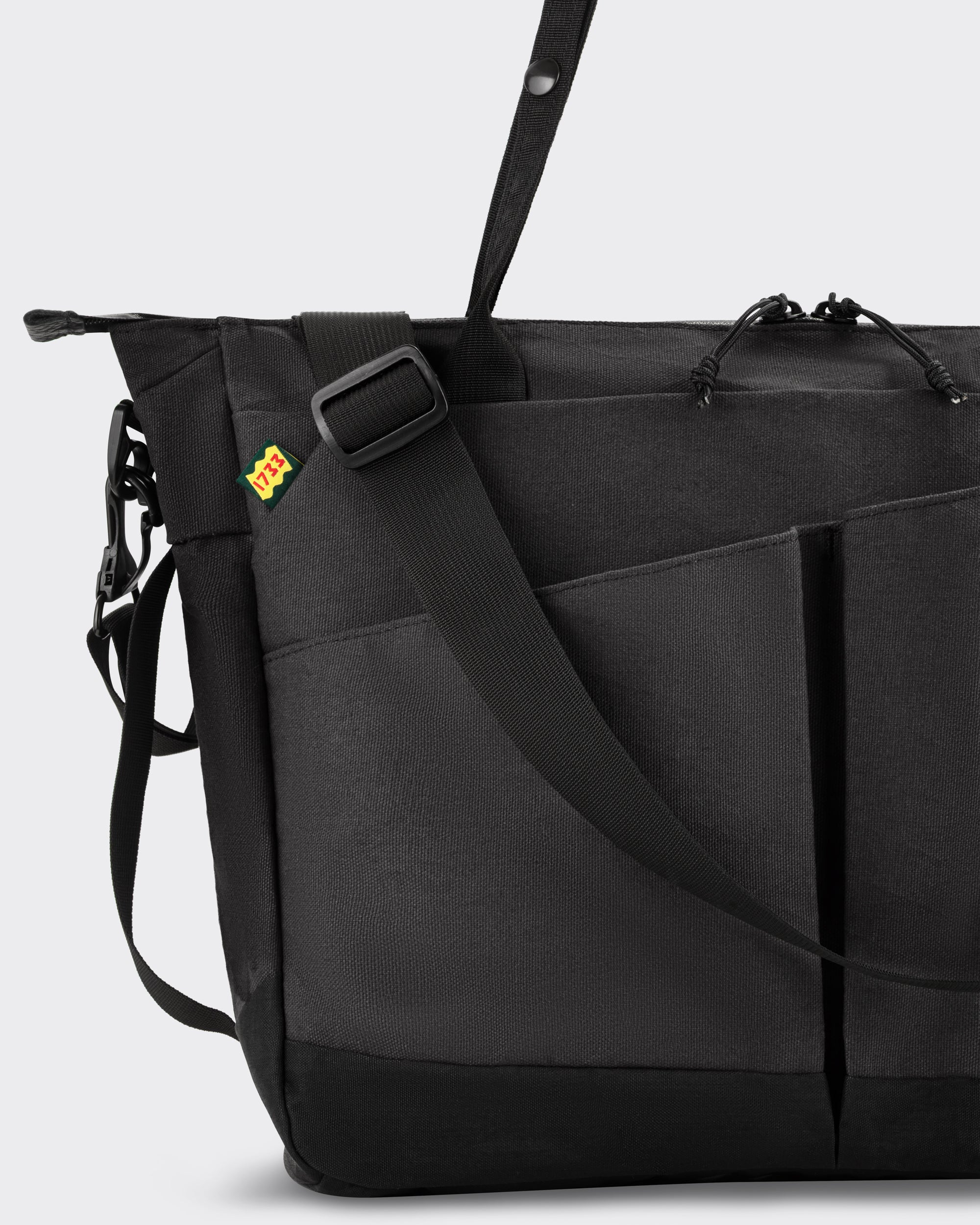 1733 Daily Tote 17.5L in charcoal X-Pac X11 canvas, side view, BEIGE HABILLEUR PARIS