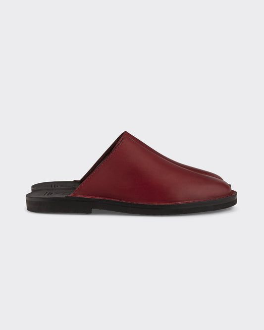 Carmin Red leather Gardian mules side view, handcrafted in France for BEIGE HABILLEUR PARIS