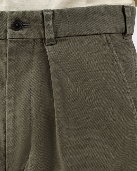 HEUGN pleated over dyed short - olive cotton shorts, details