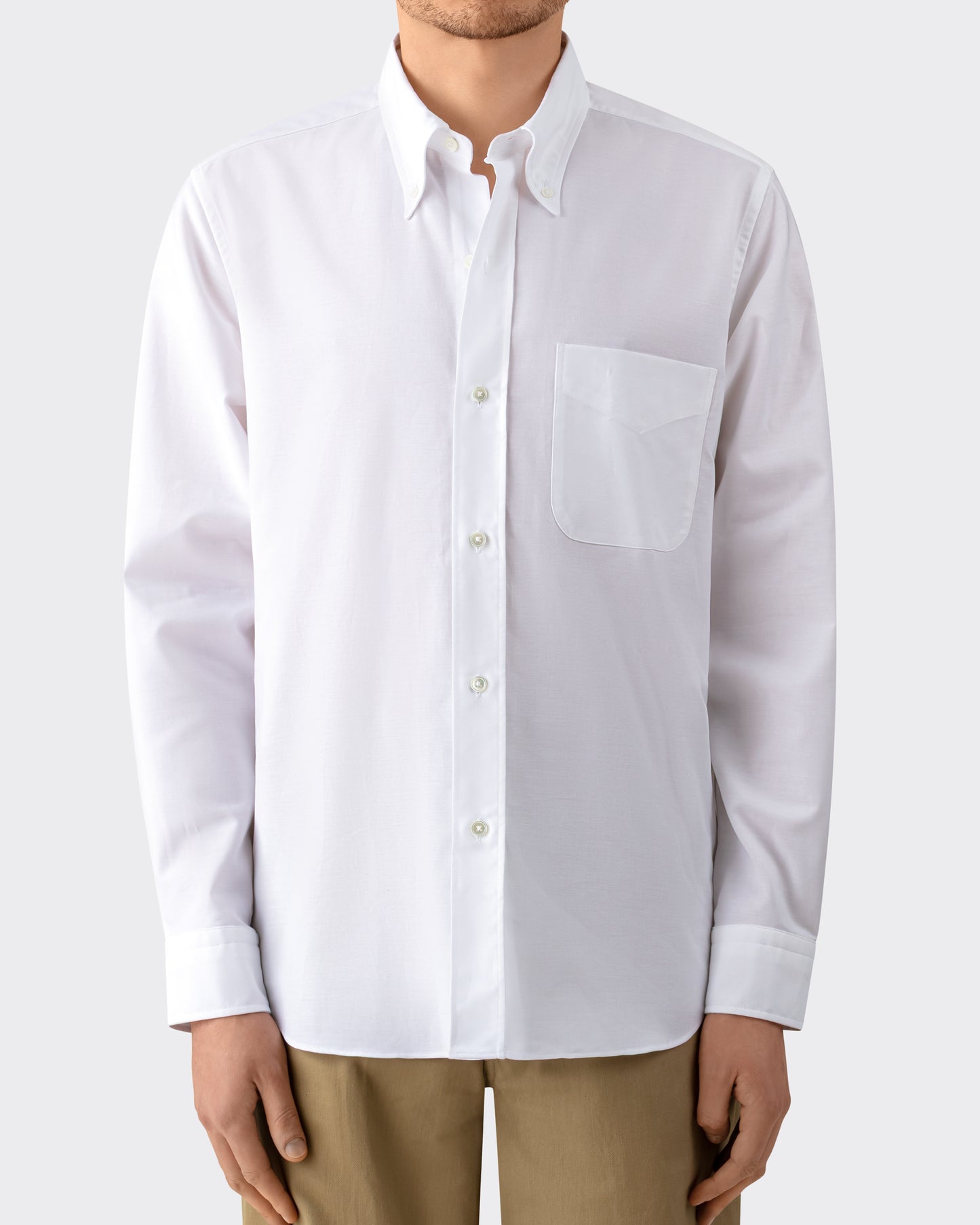 Model wearing white cotton oxford OCBD shirt, BEIGE HABILLEUR PARIS