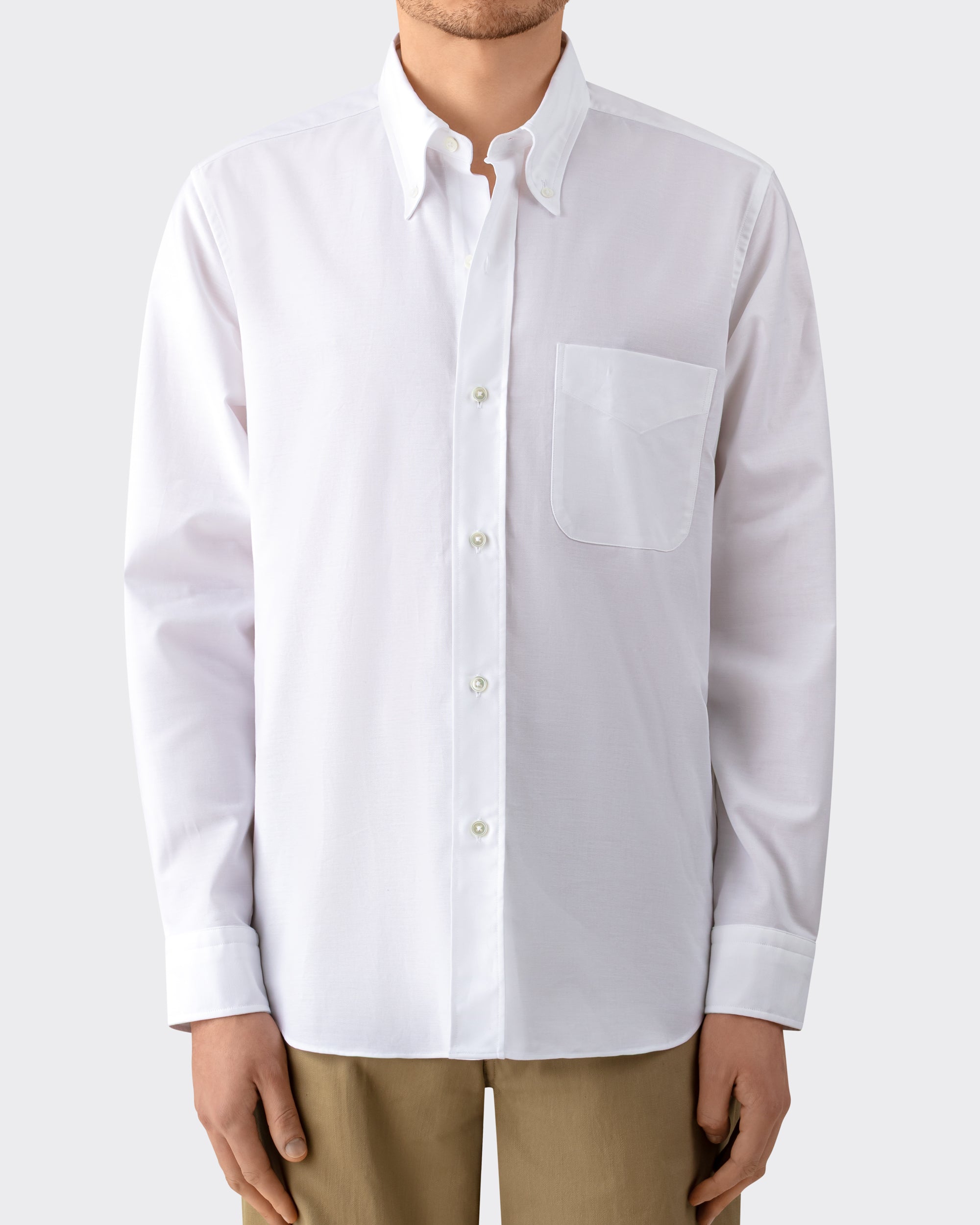 Model wearing white cotton oxford OCBD shirt, BEIGE HABILLEUR PARIS