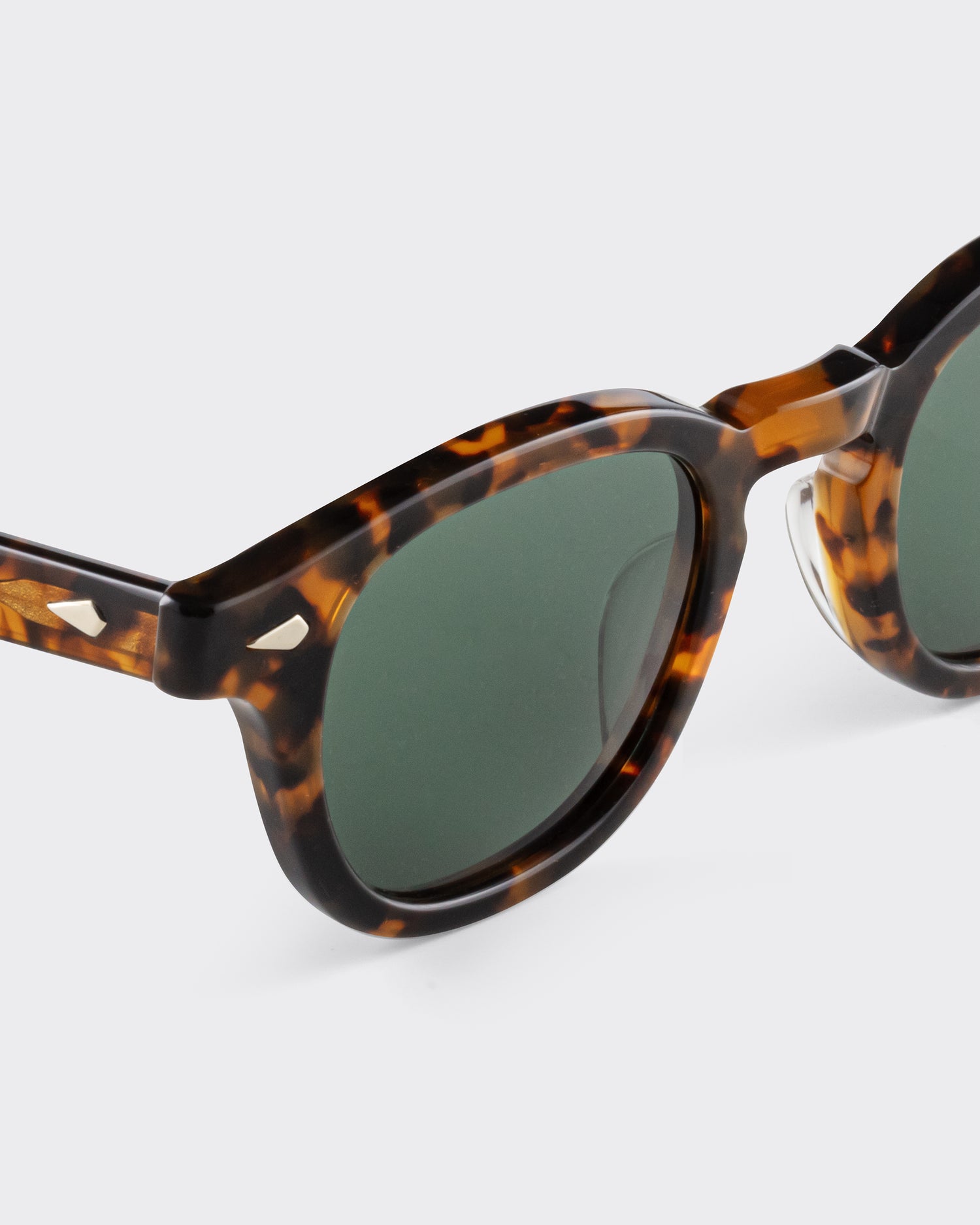 小物 JULIUS TART OPTICAL AR sea JULIUS TART OPTICAL 夏は小物で。サイズ感や色味を色々試してみました
