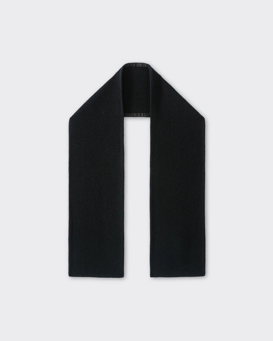 RIER wool fleece scarf in black, laid flat